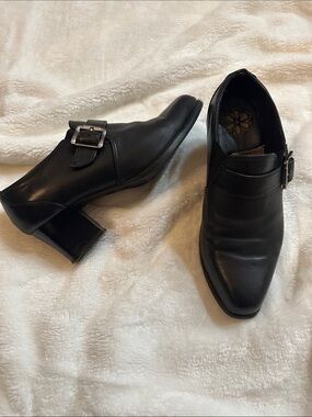DR SCHOLLS Women’s Black Leather Block Heel Ankle Boots Sz7.5 Biker Dancing Date